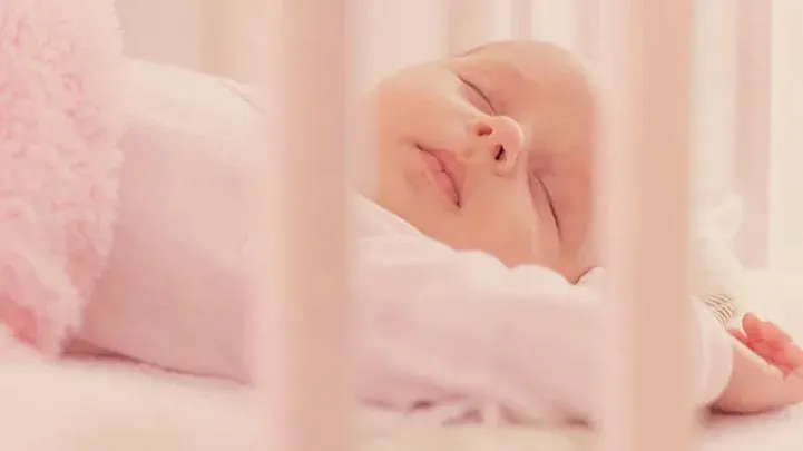 Wypadające skrzepy po porodzie – co oznaczają i kiedy zgłosić się do lekarza?