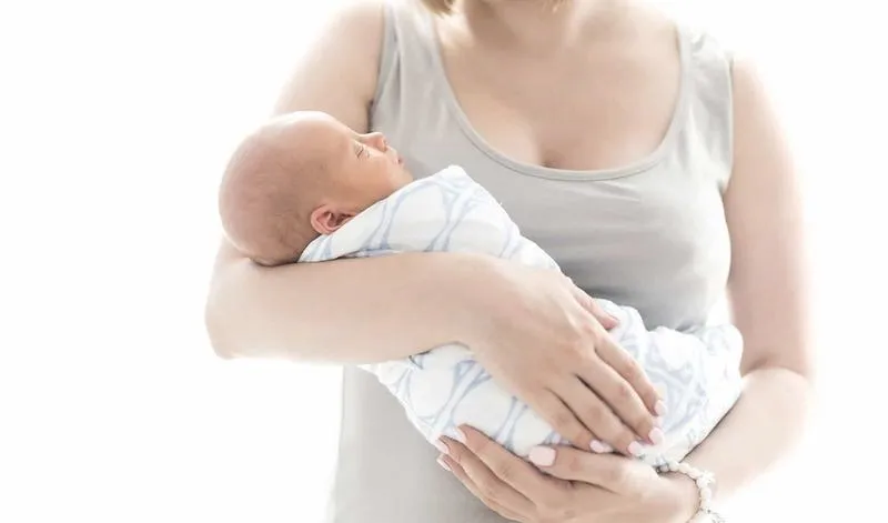 Życie dwa miesiące po porodzie: Jak radzić sobie z nową rzeczywistością?